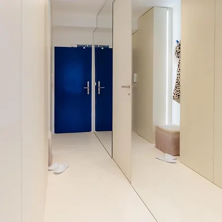 D-nook With Parking - Quiet Courtyard - Old Town 아파트