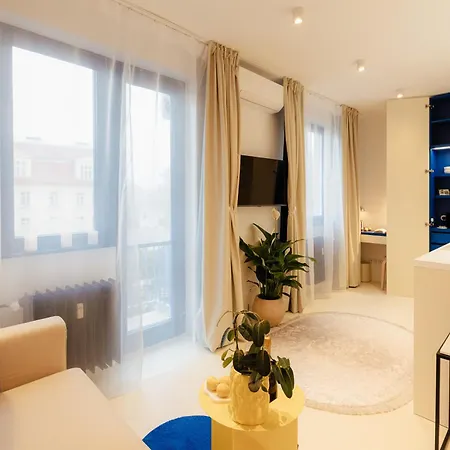 D-nook With Parking - Quiet Courtyard - Old Town Apartment Pressburg